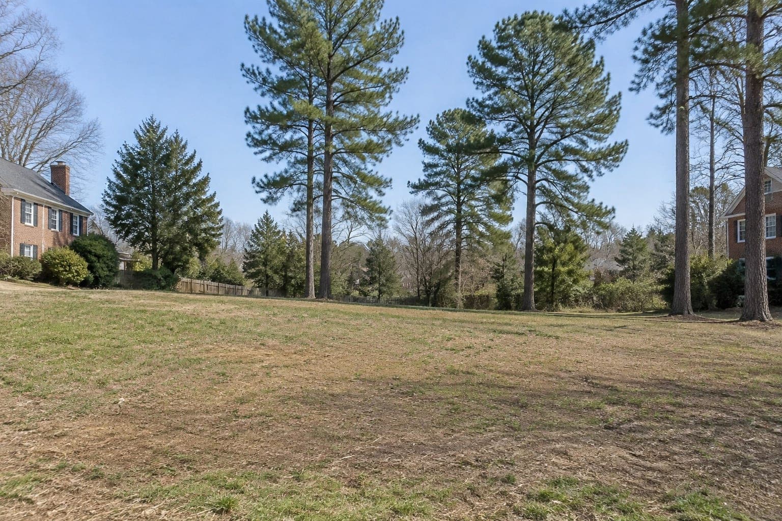 Undeveloped residential lot in Arlington