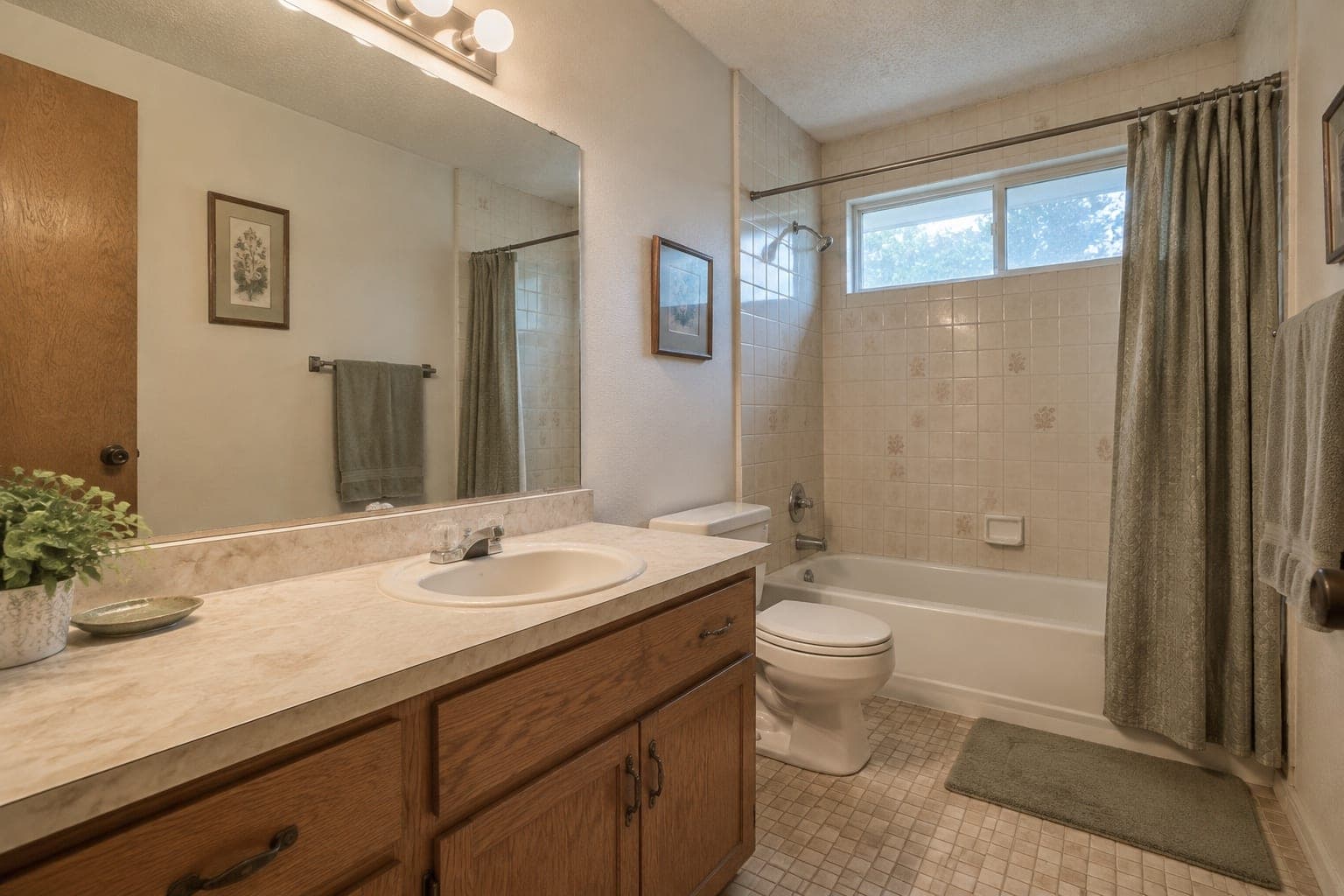 Out-of-date bathroom in a home in Austin