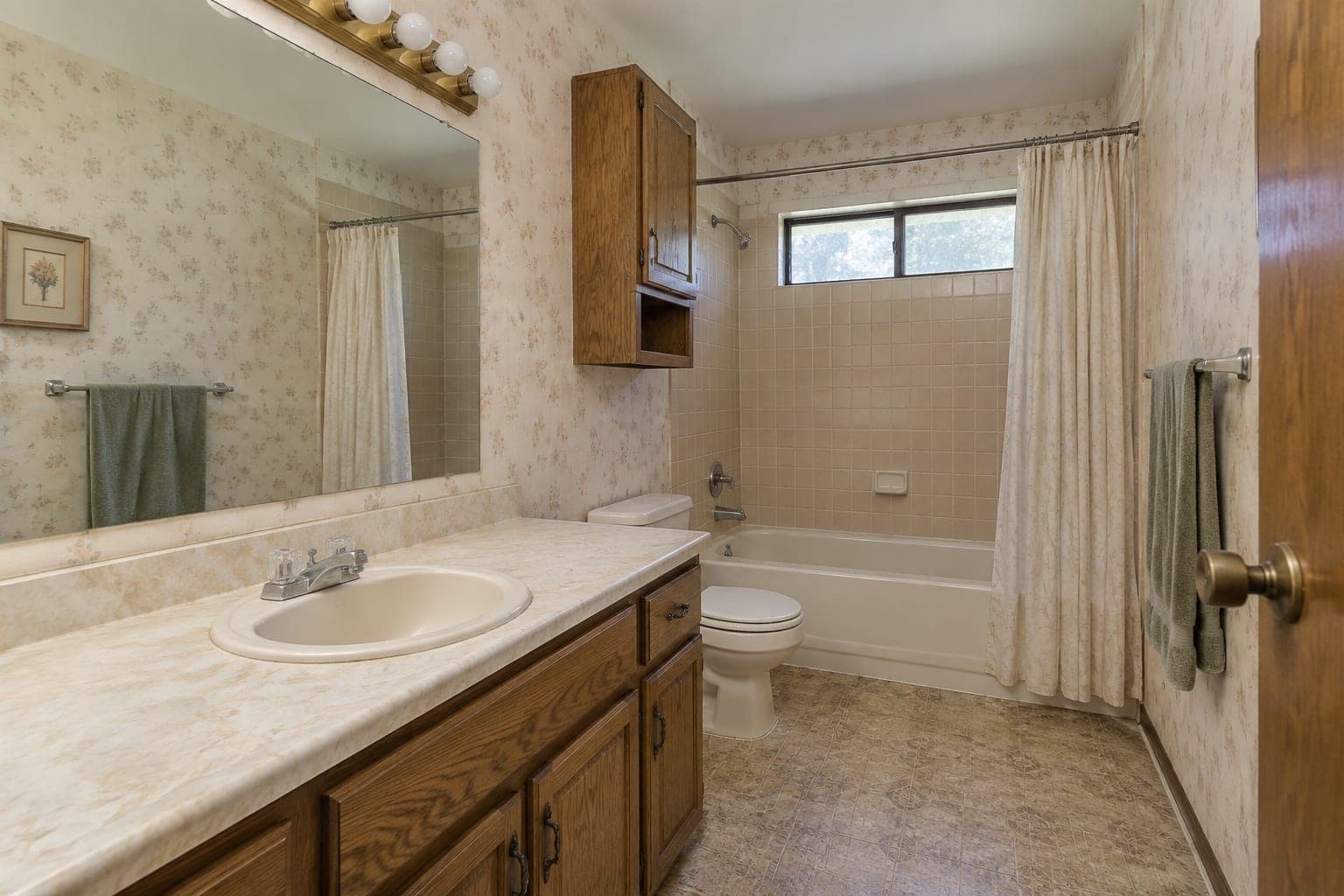 Out-of-date bathroom in a home in Dallas