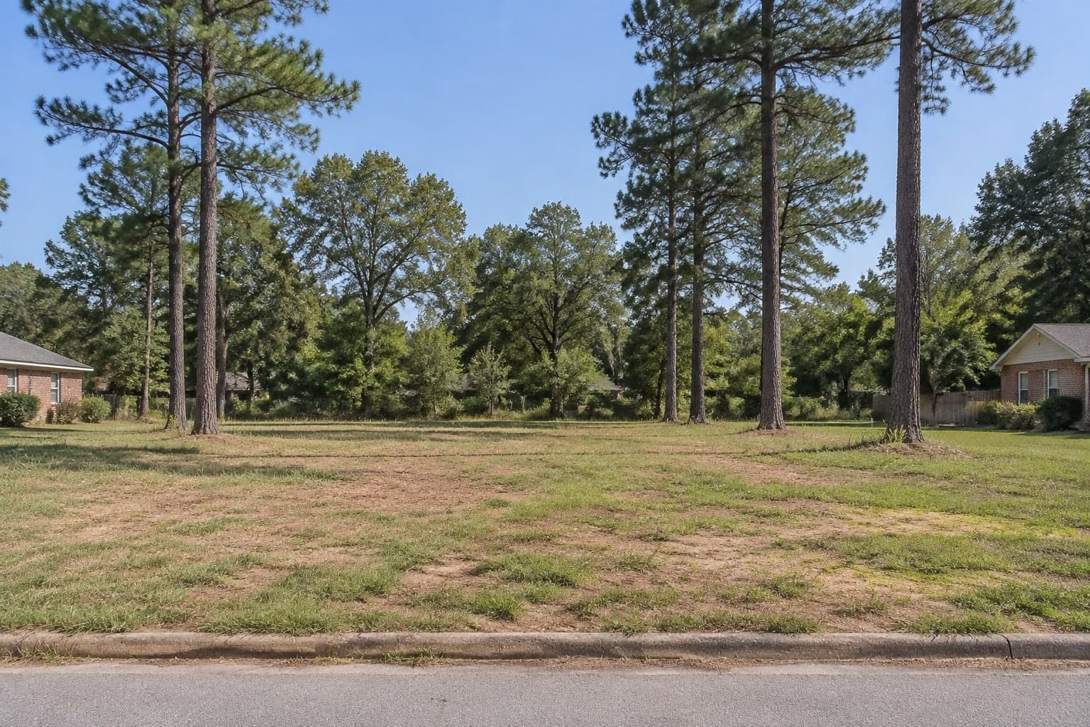 Undeveloped residential lot in Memphis