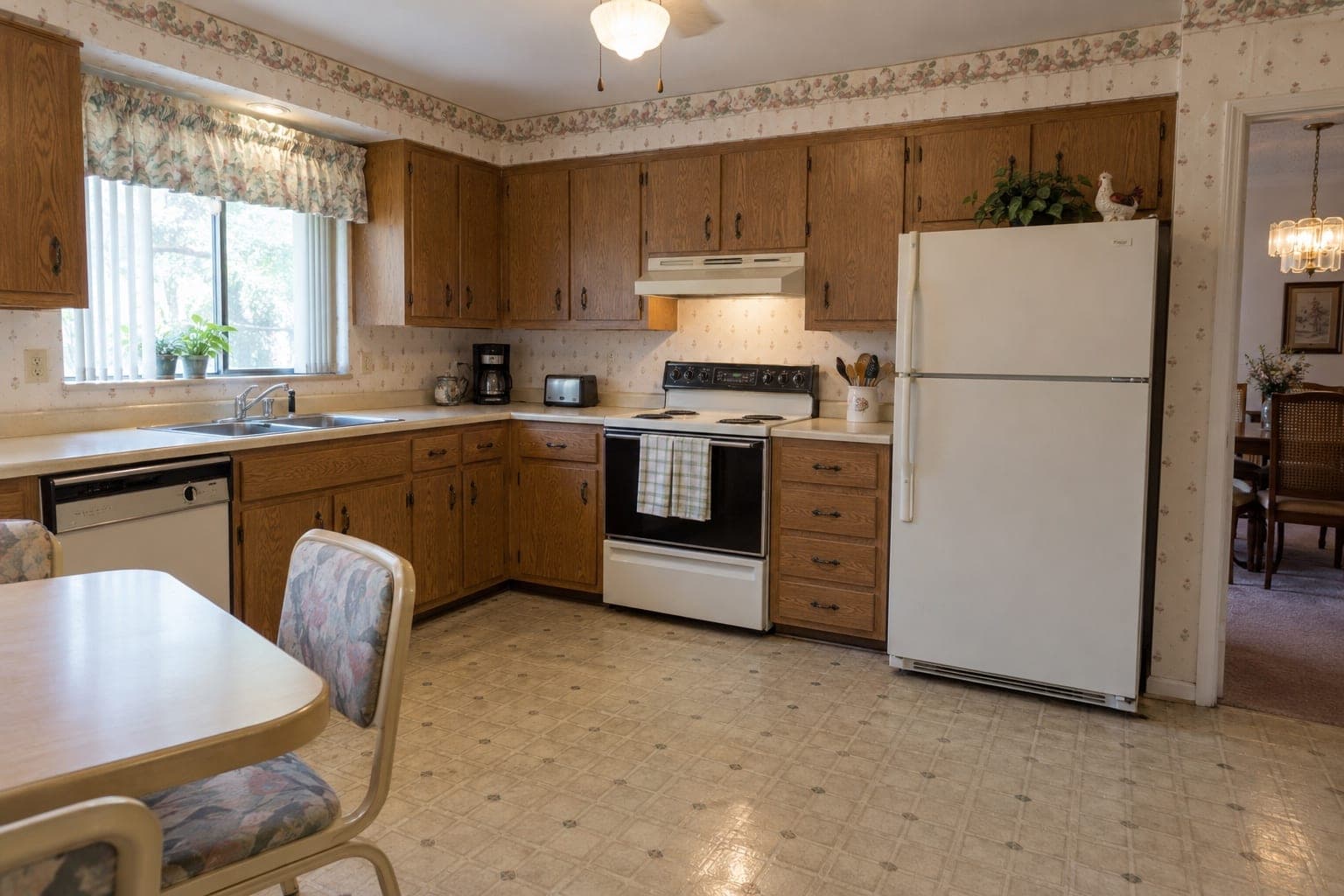 Out-of-date kitchen in a home in Miami