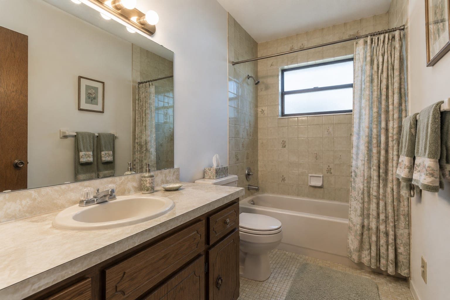Out-of-date bathroom in a home in Tampa